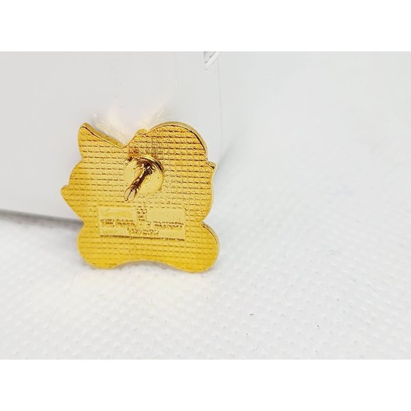 Ontario Floral Pin - Embrace the Beauty of Ontario with Our Exquisite Floral Pin - Picture 12 of 16